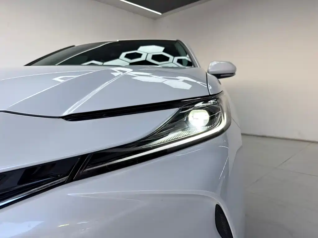 Toyota Camry 2025 — фото 15