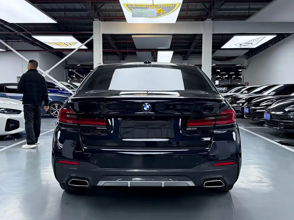 BMW 5 Series 2021 — фото 17