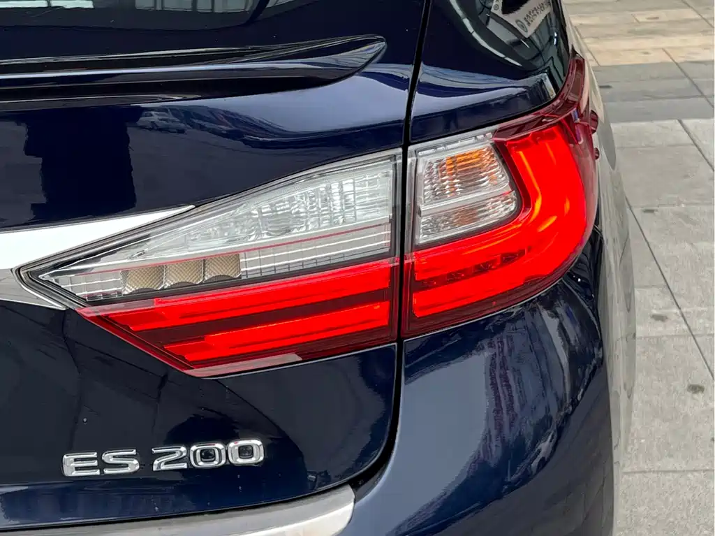 Lexus ES 2018 — фото 18