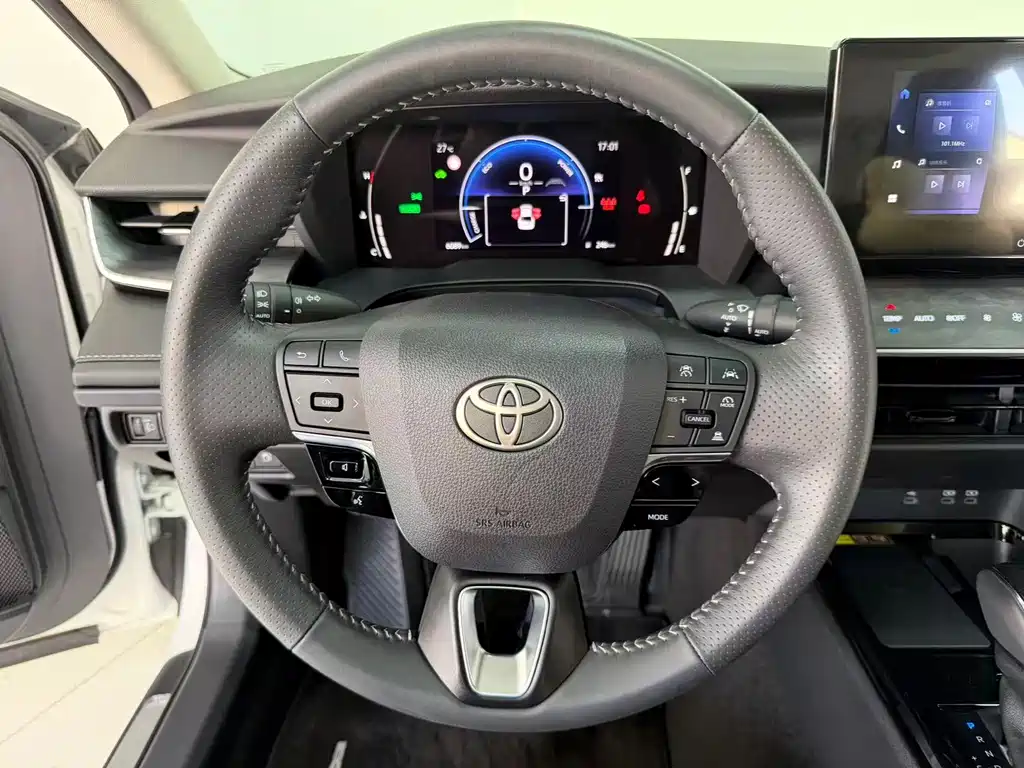 Toyota Camry 2025 — фото 12
