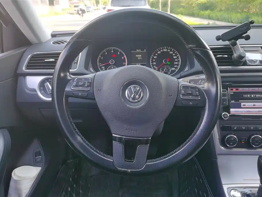 Volkswagen Passat 2014 — фото 15