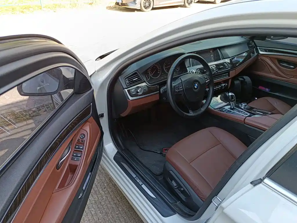 BMW 5 Series 2014 — фото 13