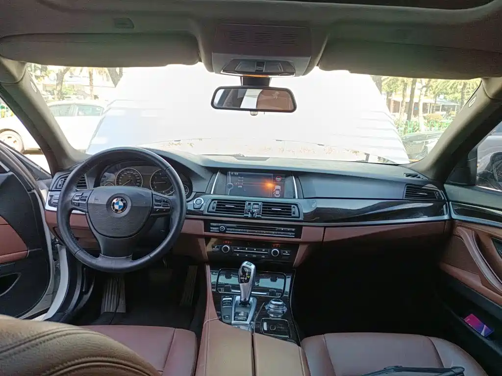 BMW 5 Series 2014 — фото 12