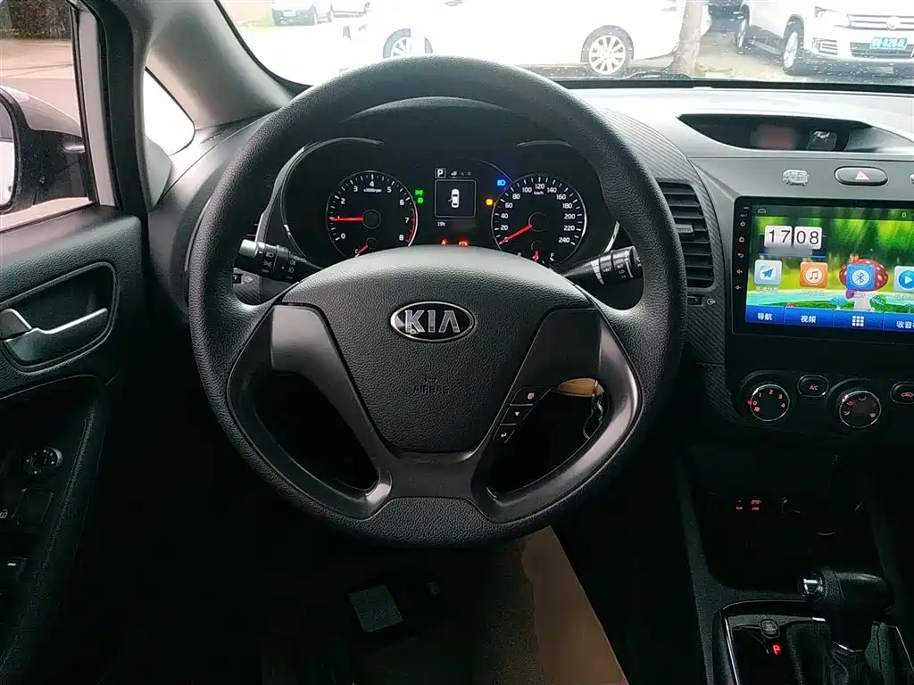 Kia K3 2017 — фото 11