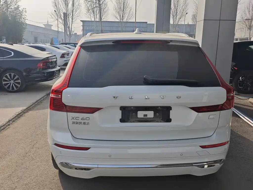 Volvo XC60 PHEV 2023 — фото 8