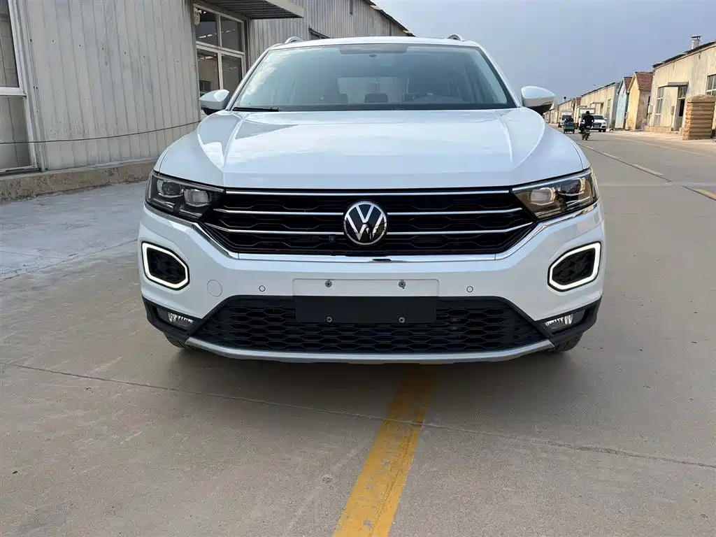 Volkswagen T-Roc 2023 — фото 2