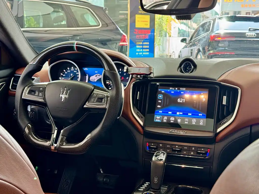 Maserati Ghibli 2019 — фото 12
