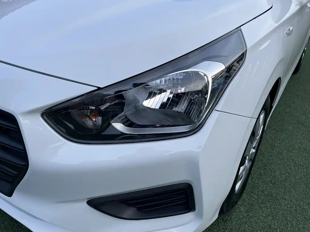 Hyundai Verna 2018 — фото 12