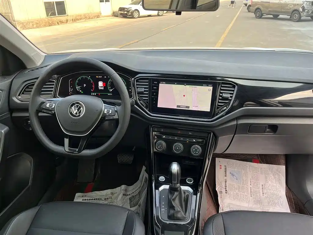 Volkswagen T-Roc 2023 — фото 4
