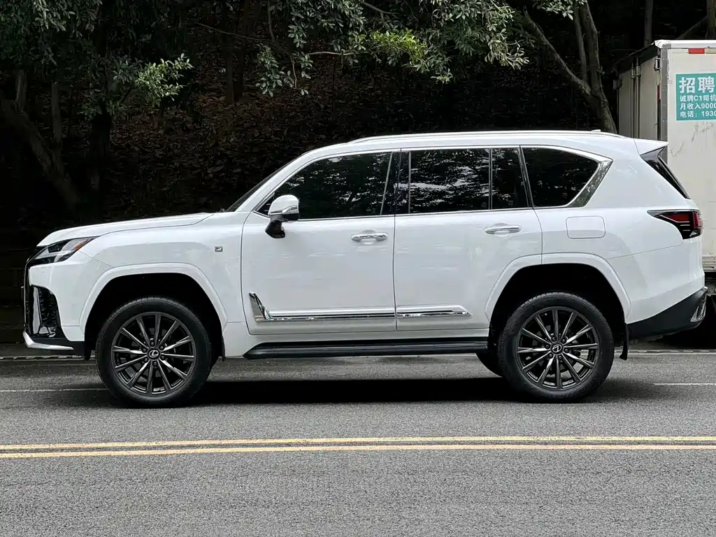 Lexus LX 2025 — фото 4