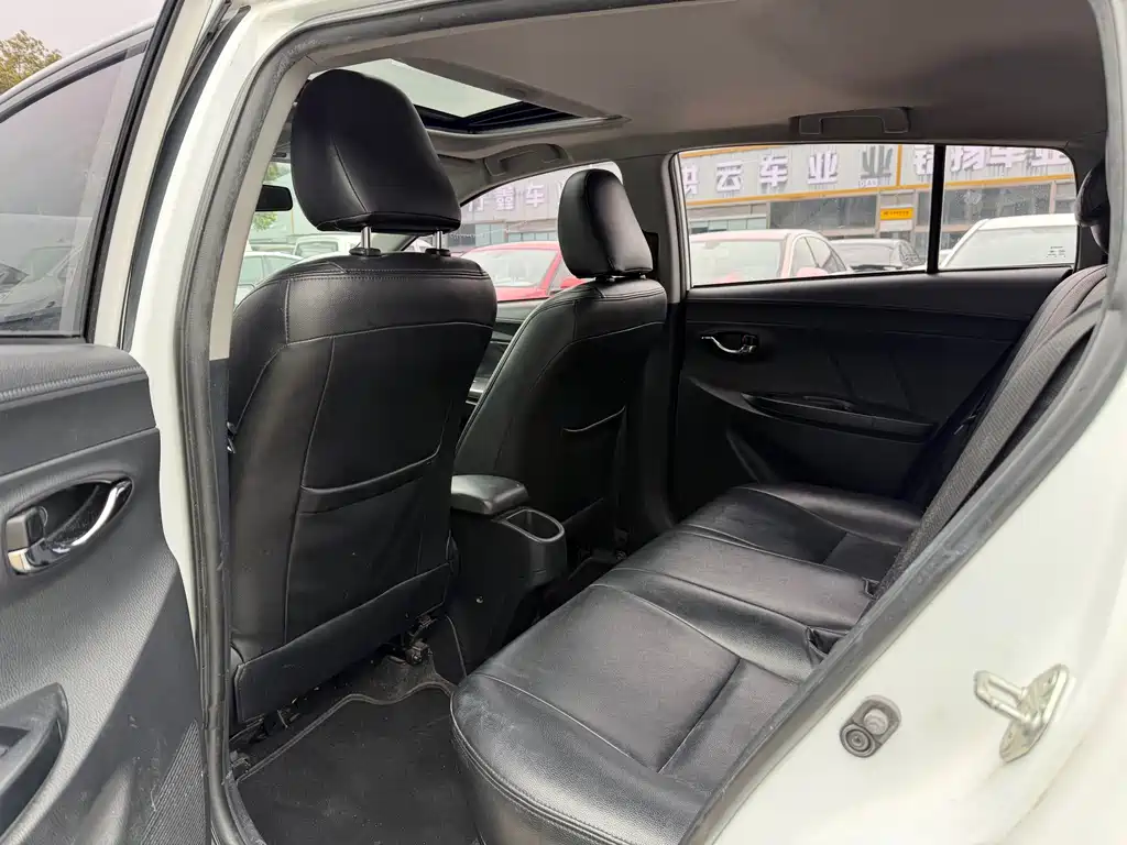 Toyota Yaris L 2018 — фото 8