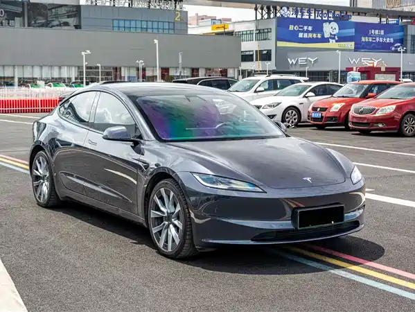 Tesla Model 3 2024