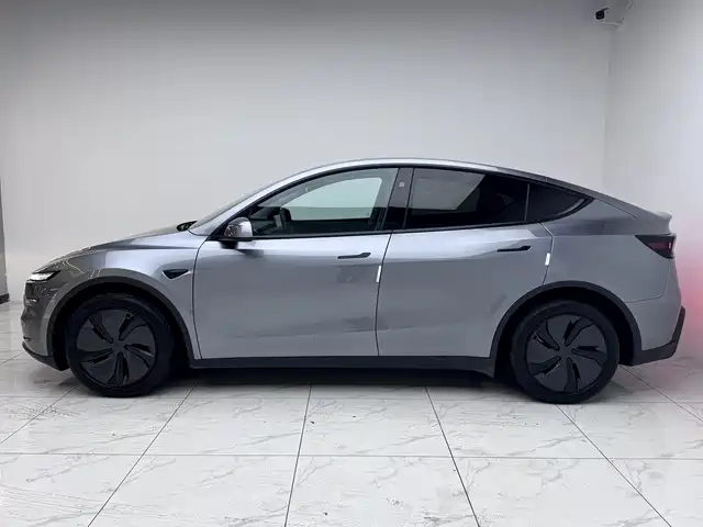 Tesla Model Y 2025 — фото 7