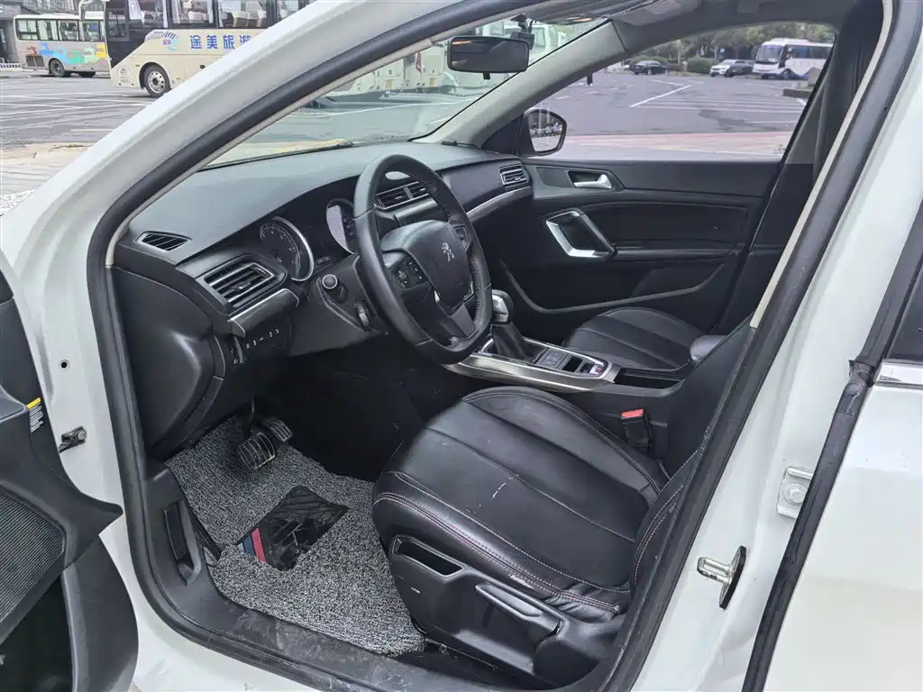 Peugeot 408 2018 — фото 13