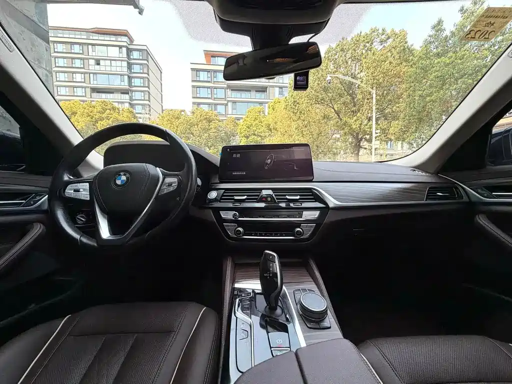 BMW 5 Series New Energy 2021 — фото 7