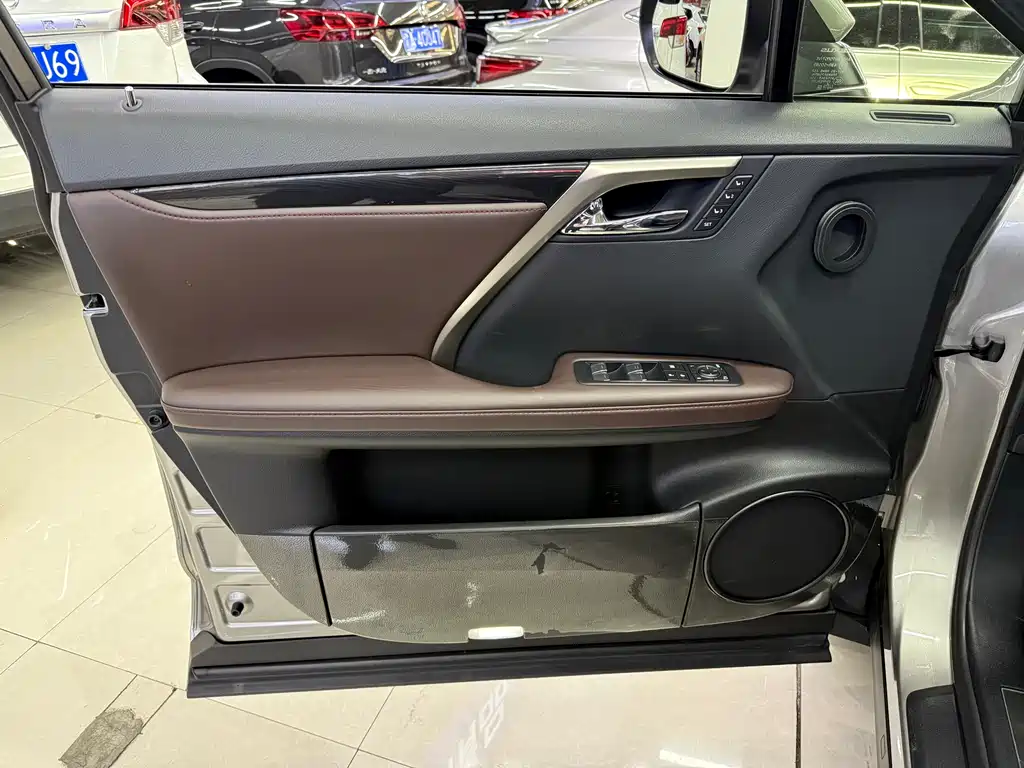 Lexus RX 2018 — фото 12