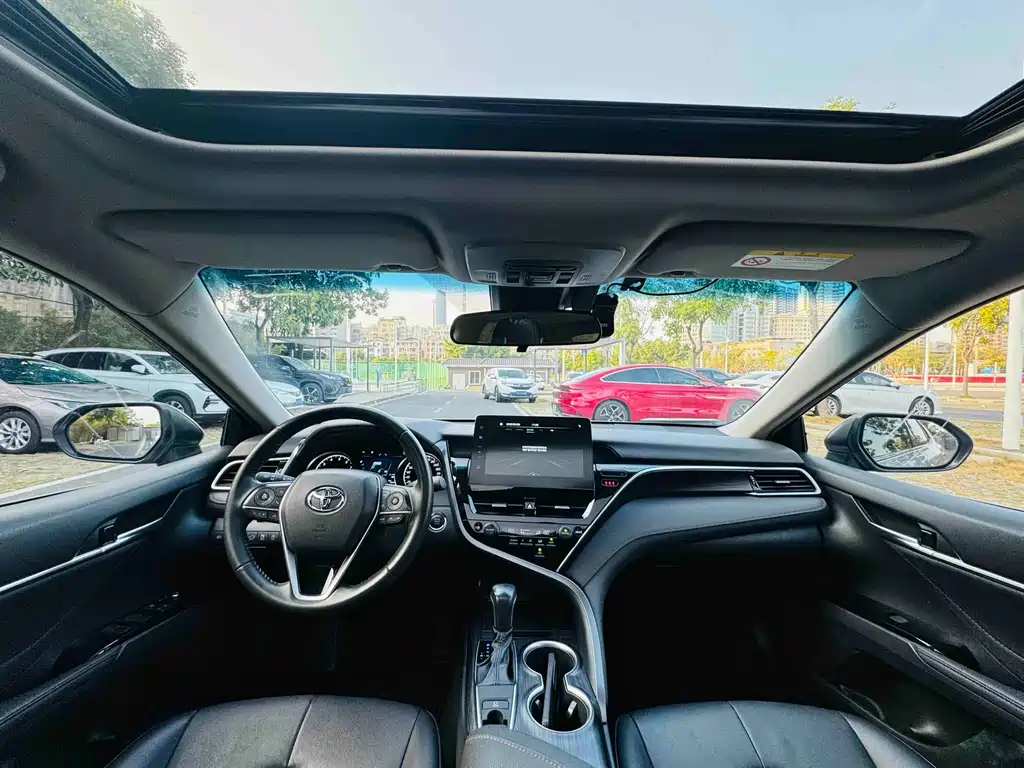 Toyota Camry 2022 — фото 12