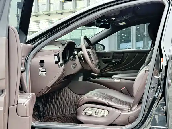 Lexus LS 2020
