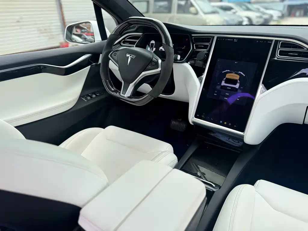 Tesla Model X 2018 — фото 12