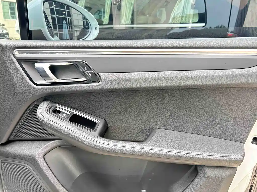 Porsche Macan 2020 — фото 11
