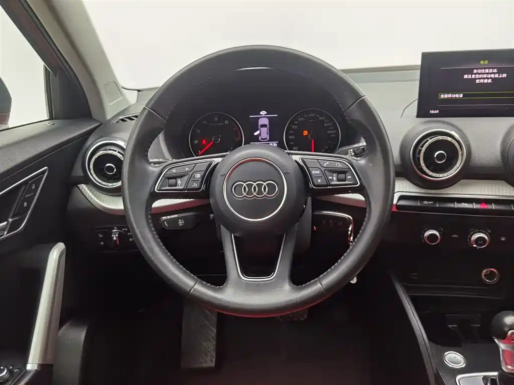 Audi Q2L 2020 — фото 11