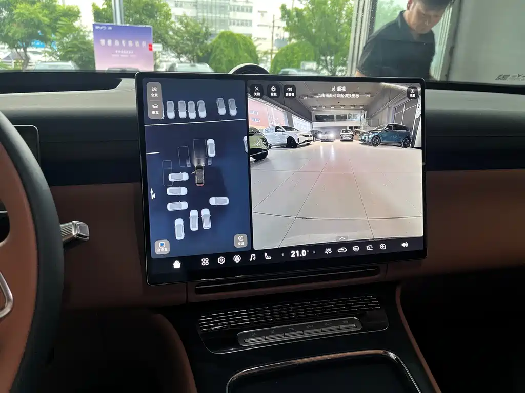 VOYAH Taishan 2025 — фото 15