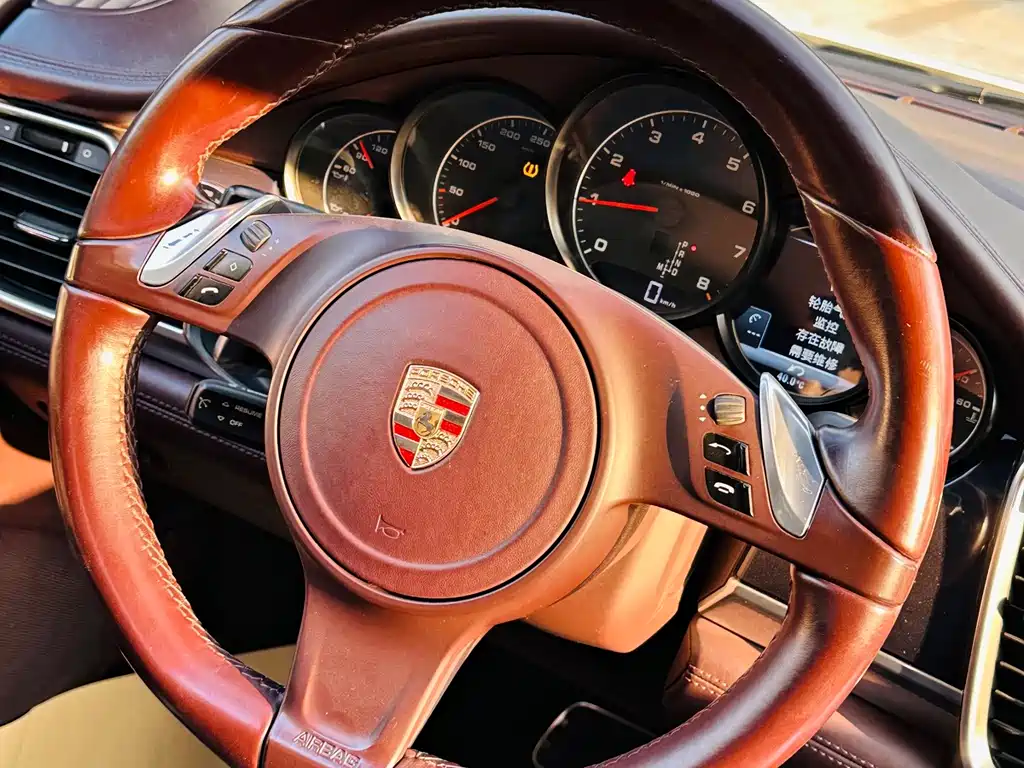 Porsche Panamera 2015 — фото 16