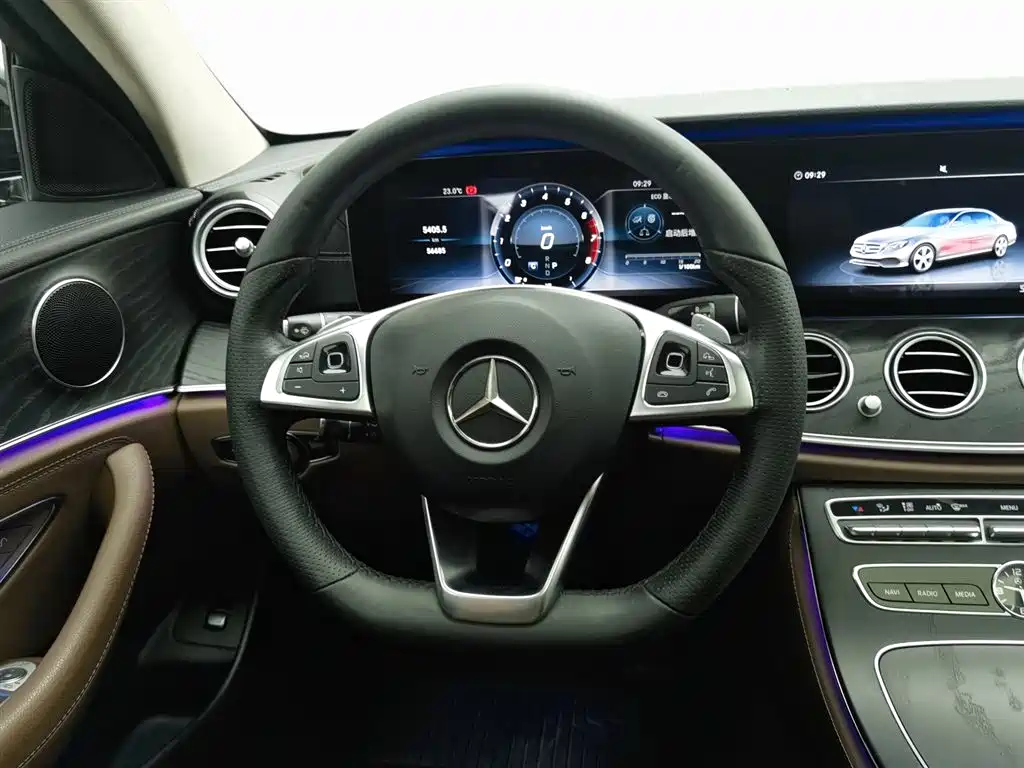 Mercedes-Benz E-Class 2018 — фото 11