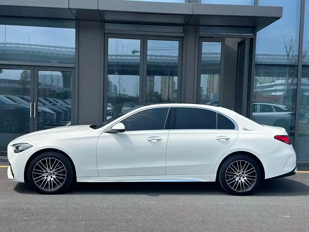 Mercedes-Benz C-Class 2025