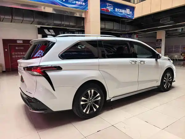 Toyota Granvia 2024