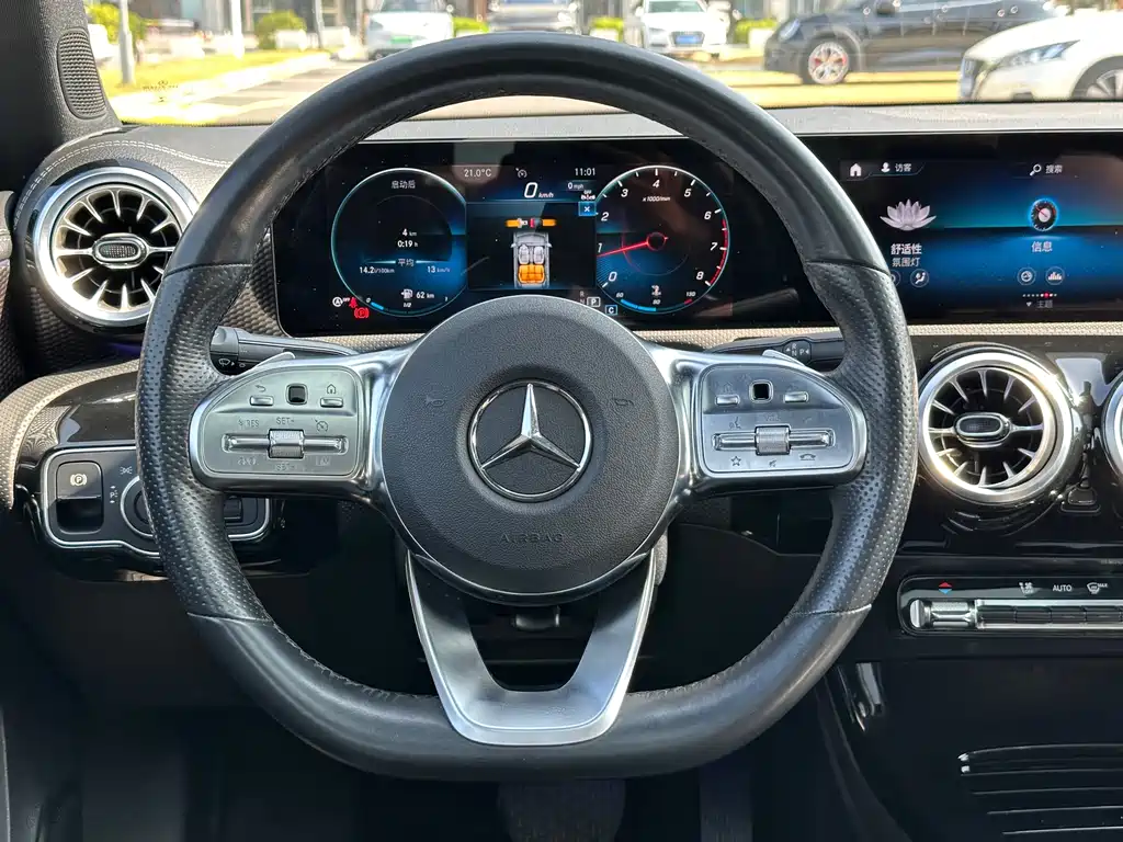 Mercedes-Benz A-Class 2023 — фото 9