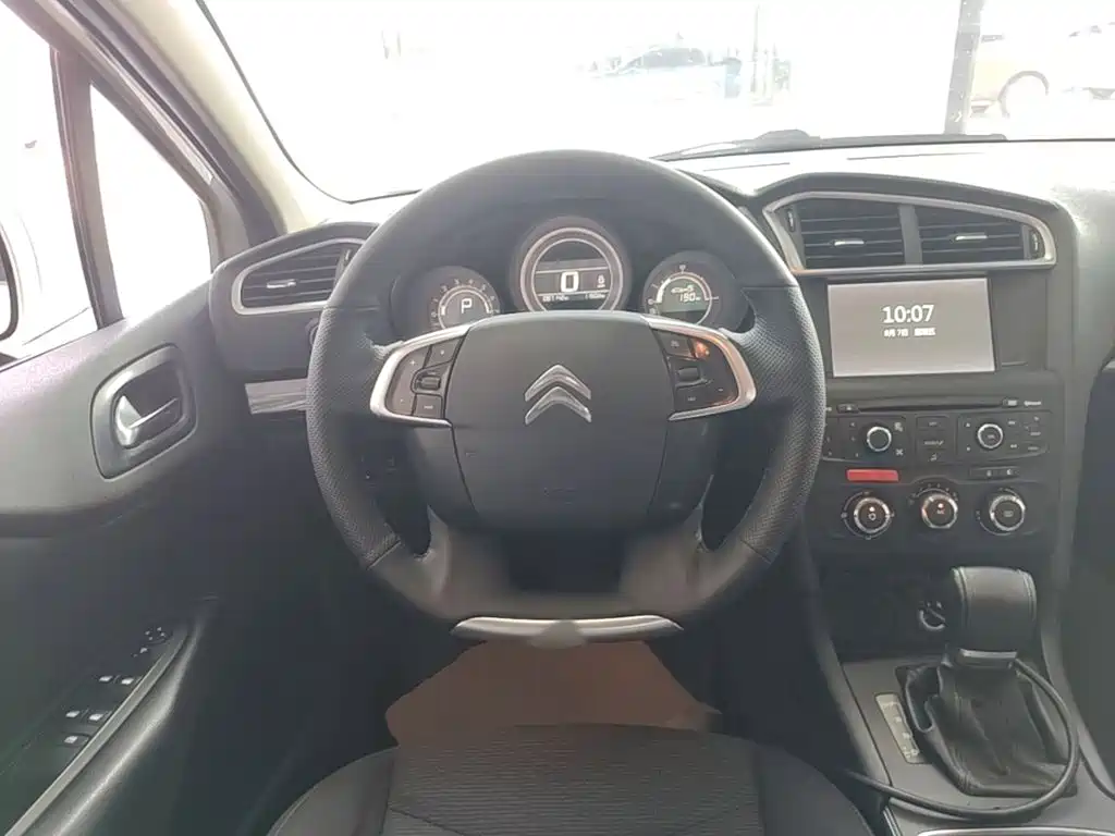 Citroën C4L 2017 — фото 11