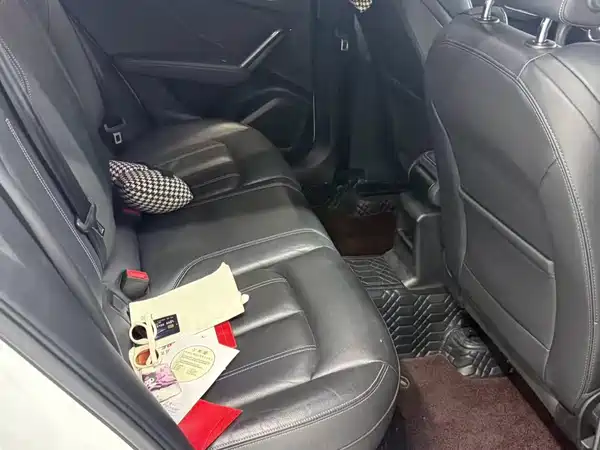 Audi Q2L 2023