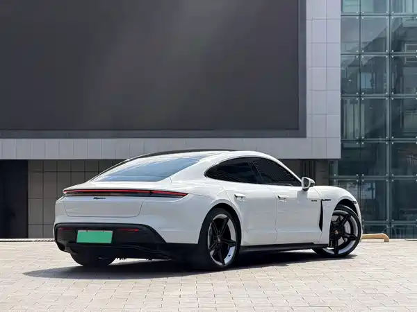 Porsche Taycan 2021