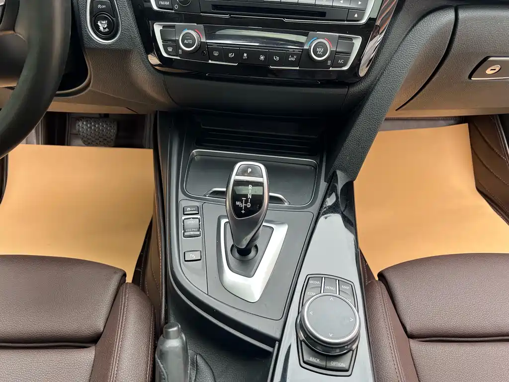 BMW 3 Series 2019 — фото 13