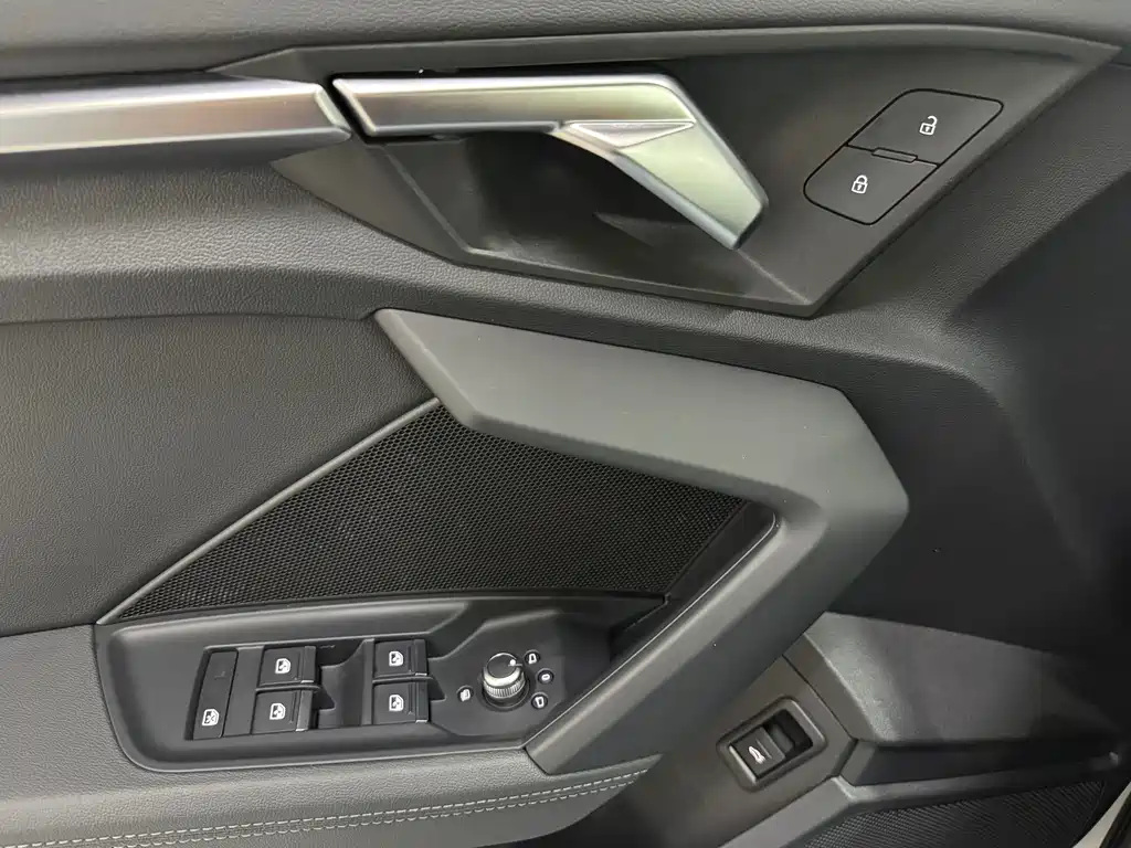 Audi A3 2023 — фото 14