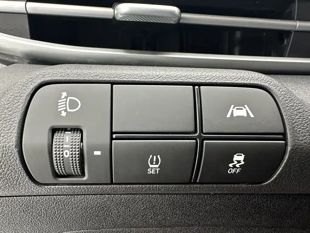 Hyundai Elantra 2023 — фото 14