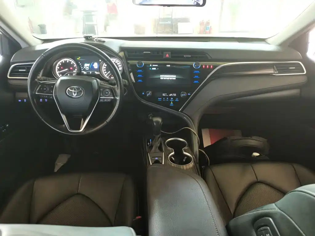 Toyota Camry 2020 — фото 6