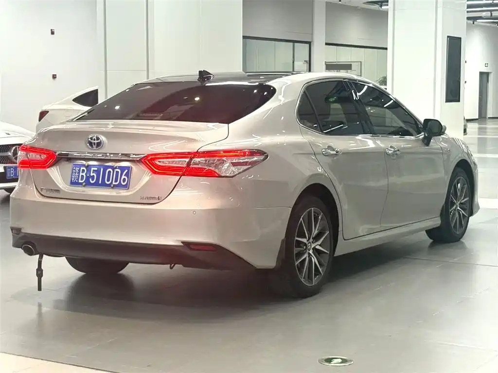 Toyota Camry 2021 — фото 7