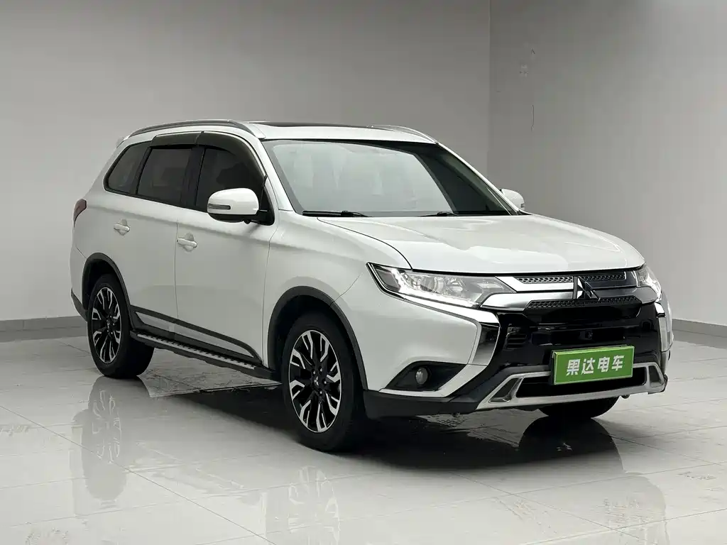 Mitsubishi Outlander 2020 — фото 3