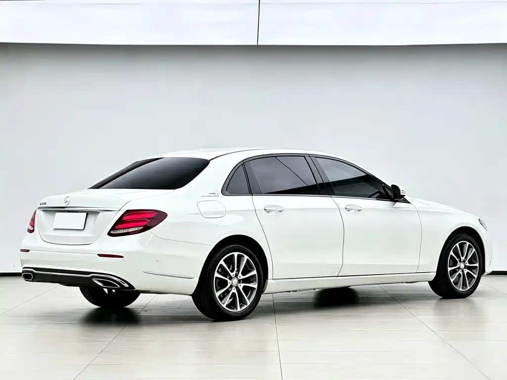Mercedes-Benz E-Class 2017 — фото 14