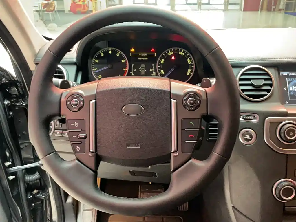 Land Rover Discovery 2016 — фото 18