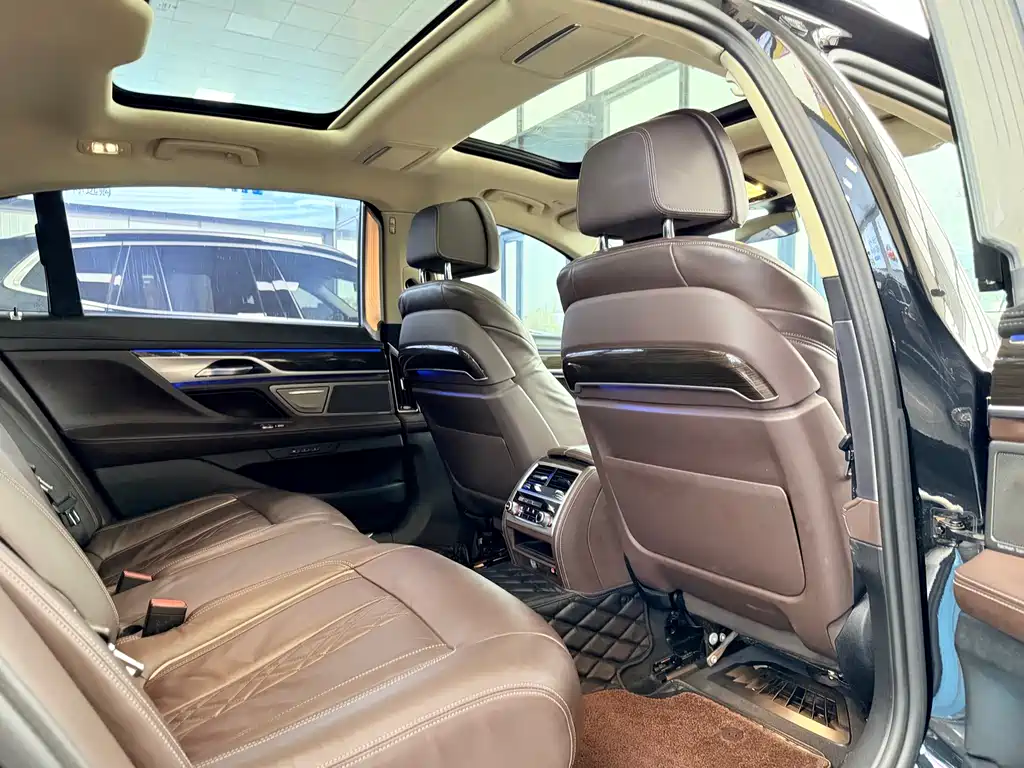 BMW 7 Series 2020 — фото 10