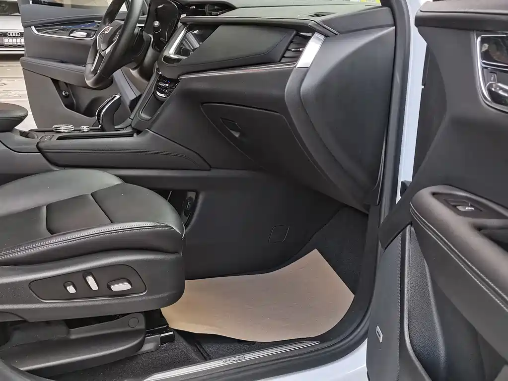 Cadillac XT5 2020 — фото 10