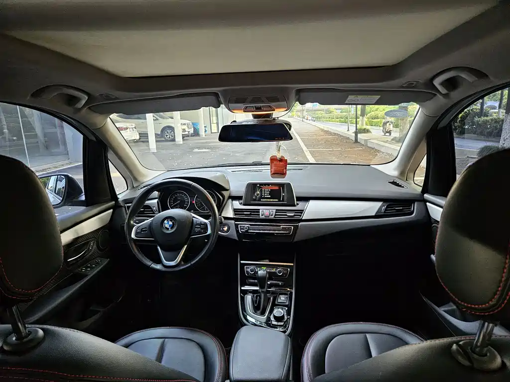 BMW 2 Series Active Tourer 2017 — фото 17