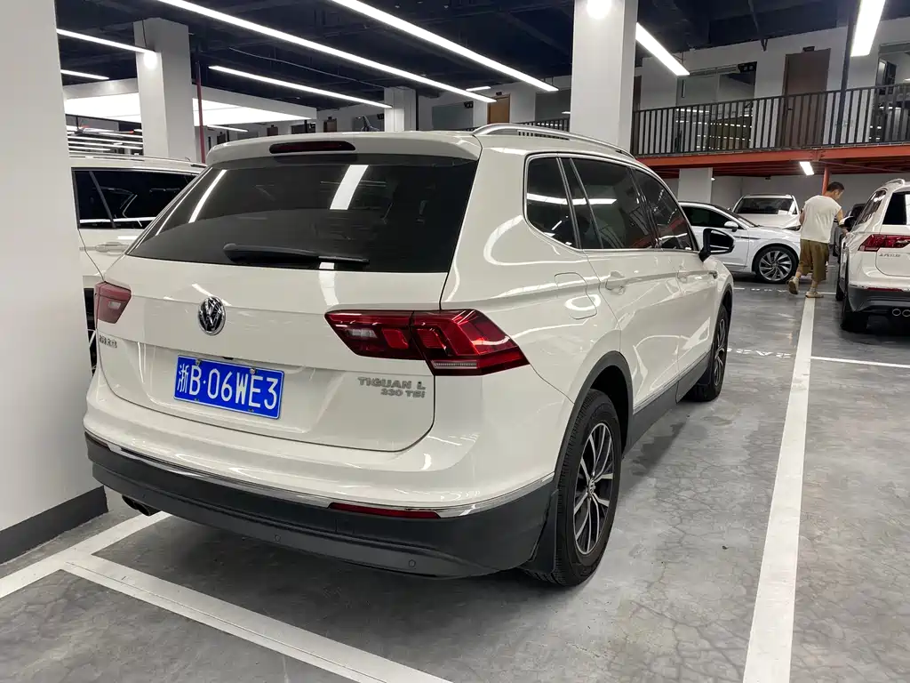 Volkswagen Tiguan L 2018 — фото 15