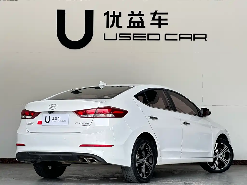 Hyundai Elantra 2019 — фото 9