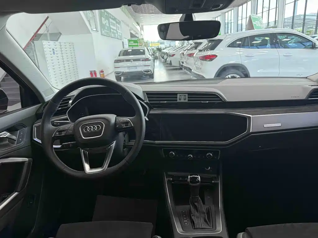 Audi Q3 2022 — фото 12