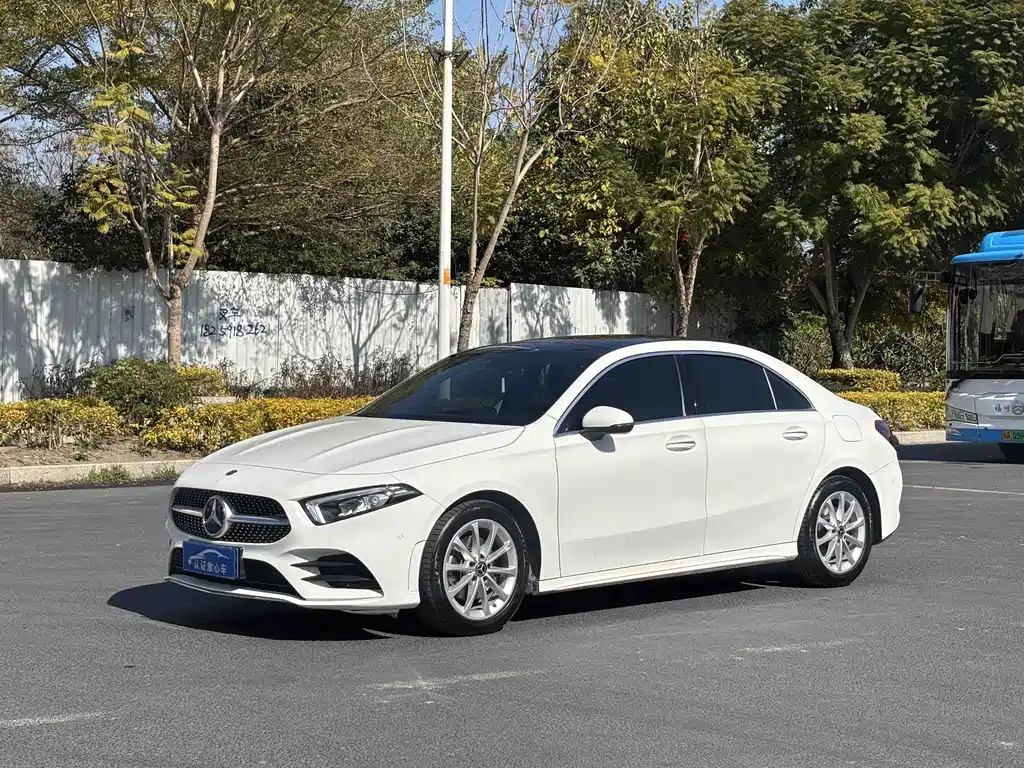 Mercedes-Benz A-Class 2019 — фото 1