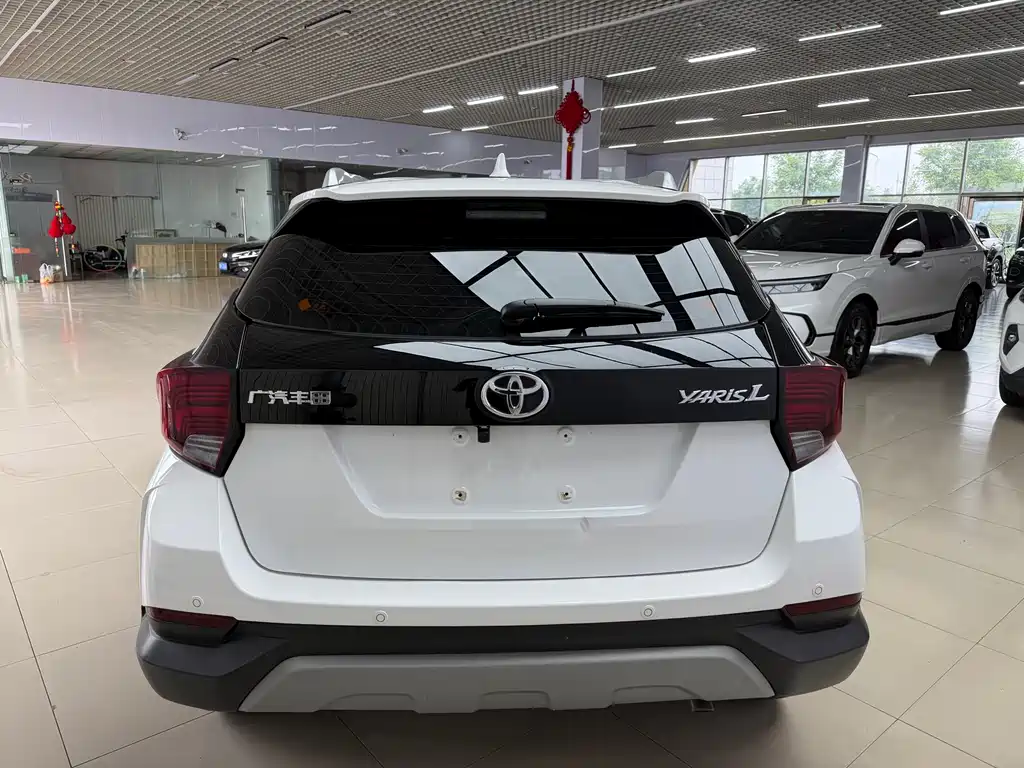 Toyota Yaris L 2022 — фото 15